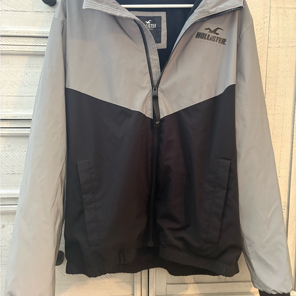 Hollister Men’s Gray and Black Jacket
